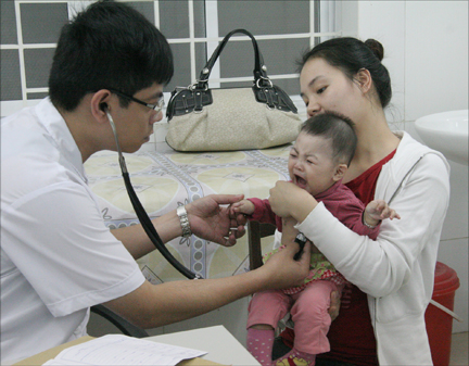 Bình tĩnh xử lý khi trẻ bị sốt phát ban